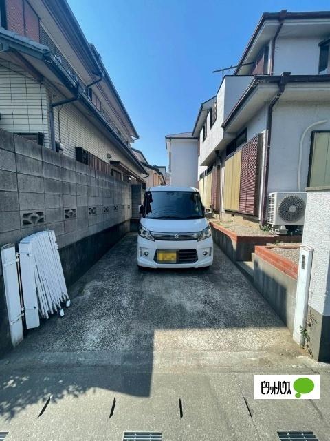 東越谷2丁目14-38貸家（1） 駐車場