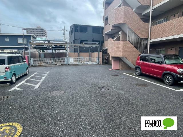 センチュリー吉川（501） 駐車場