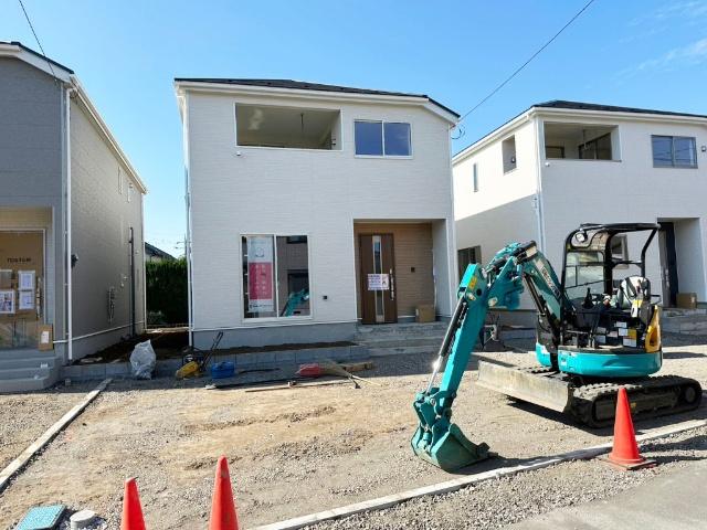 現在、外構工事中です。