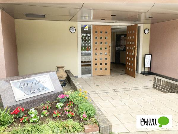 ロータリーパレス三郷金町 エントランス