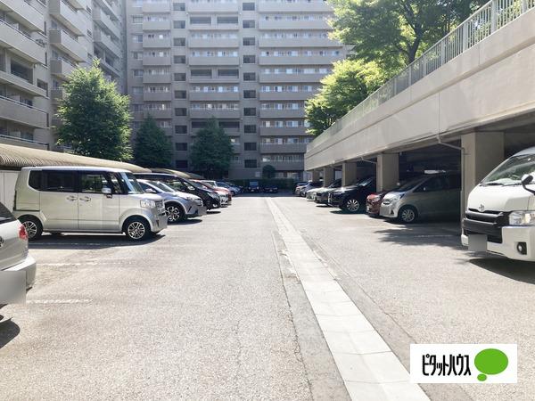 ヴィルヌーブ南越谷A棟 駐車場