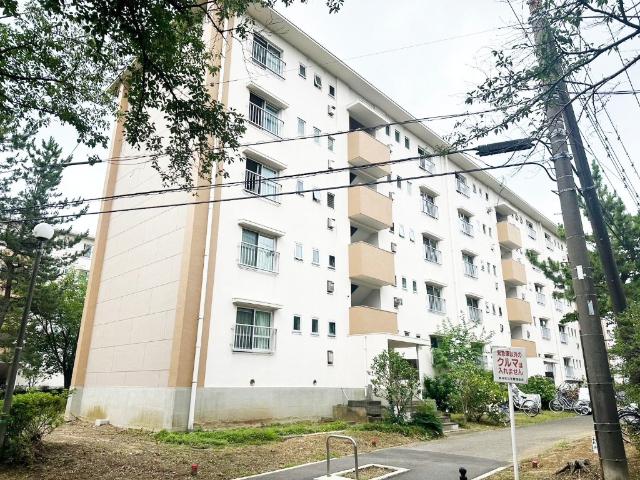 閑静な住宅街に所在してます。