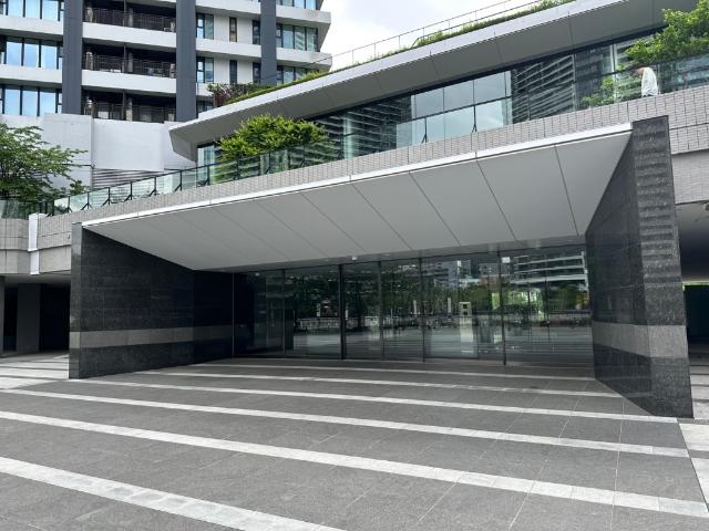 DEUX TOURS EAST エントランス