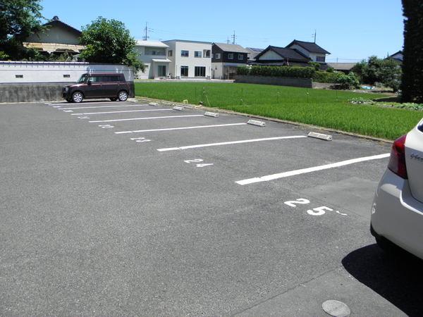 シャレー（202） 駐車場