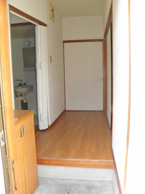友島荘2号館（202） 玄関