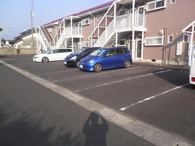 ルミナスⅠ　1号棟（102） 駐車場