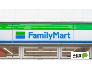 ファミリーマート山下町南店：391m