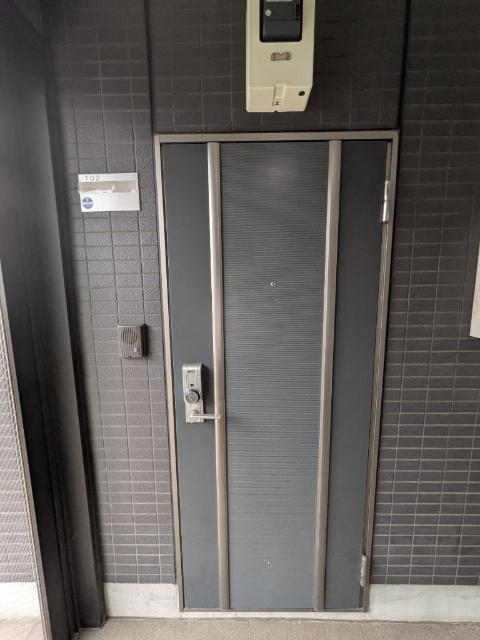 パレスウィンマキ（102） 玄関