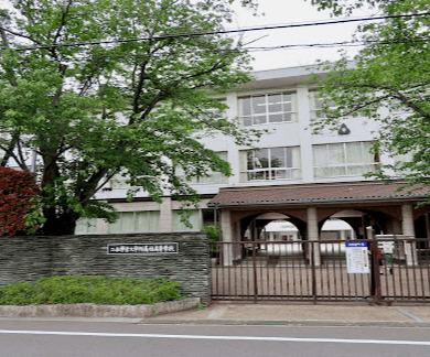 私立二松學舍大学附属柏高校：2306m