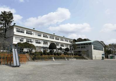柏市立柏第四小学校：1445m