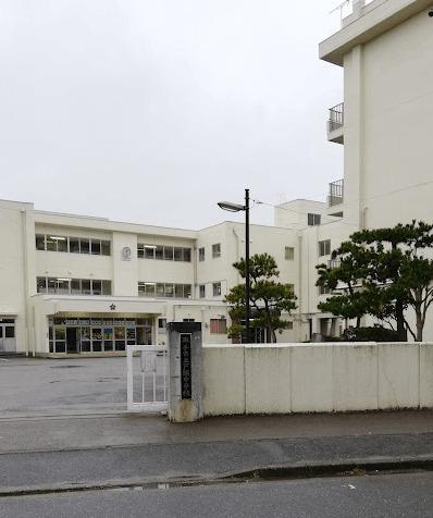 取手市立戸頭中学校：1220m