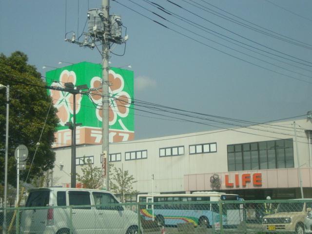 ライフ木下店：732m