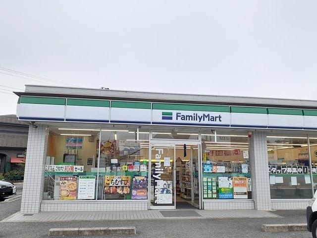 ファミリーマート：140m