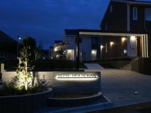BLESS HOUSE柏西町　D（106） エントランス