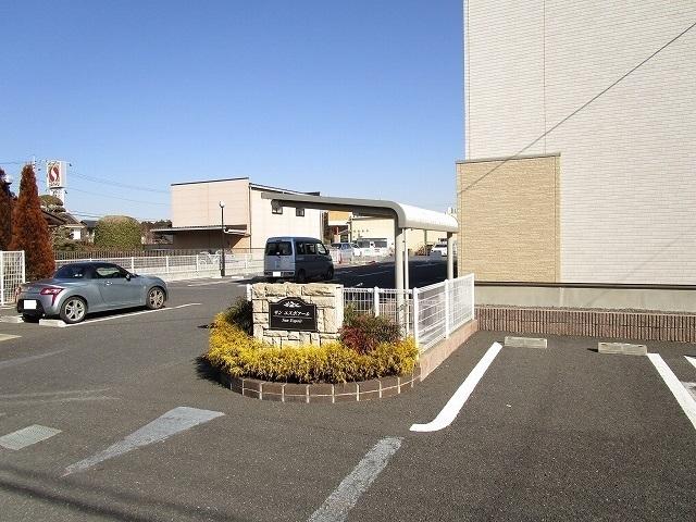 サンエスポアール（203） 駐車場