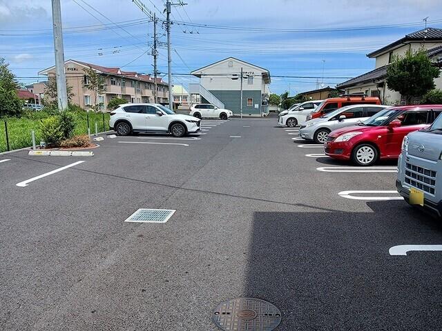 ソレアード・ホワイト（303） 駐車場