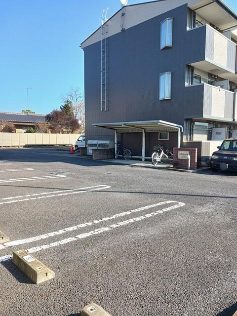 アグレイア（301） 駐車場