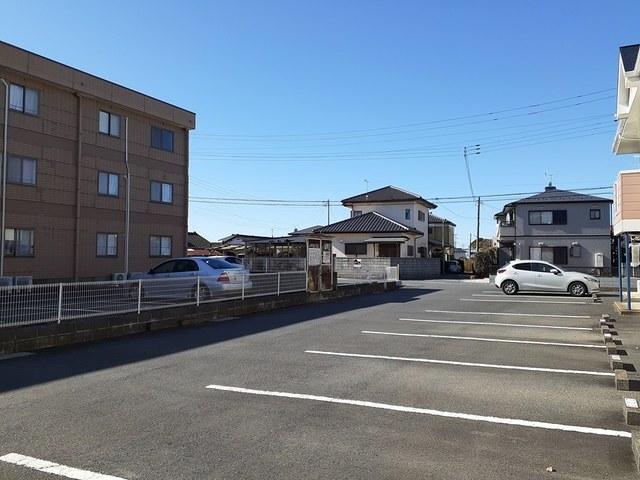 プラドール岡崎（204） 駐車場