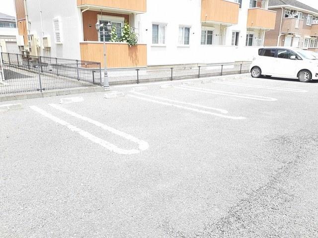 プラシードフィルⅤ（204） 駐車場