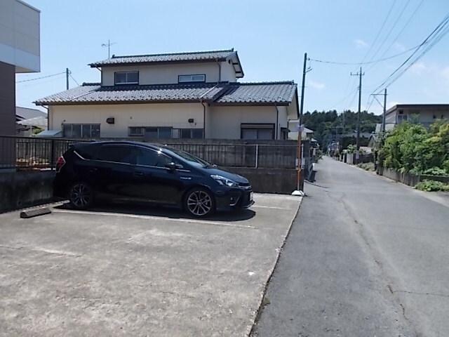 プラドール浜田（202） 駐車場