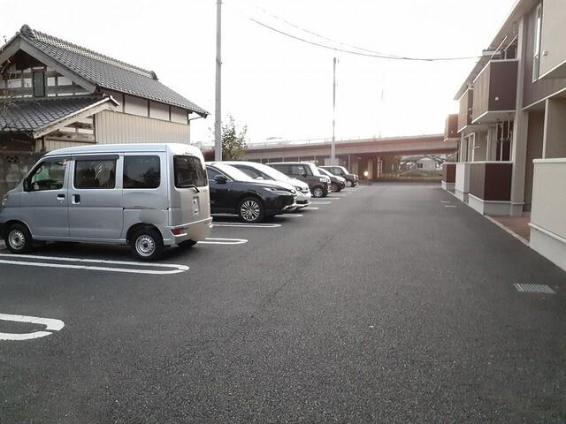 ルミエール　Ⅱ（103） 駐車場