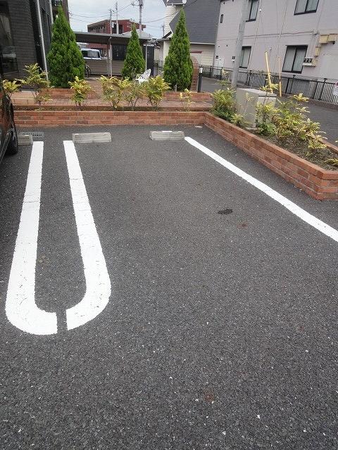 グランアビタシオン（104） 駐車場