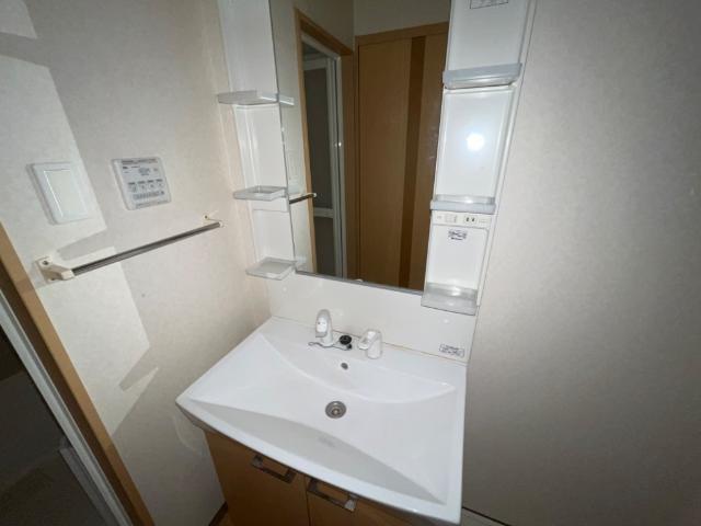 グローブ　コート 部屋画像