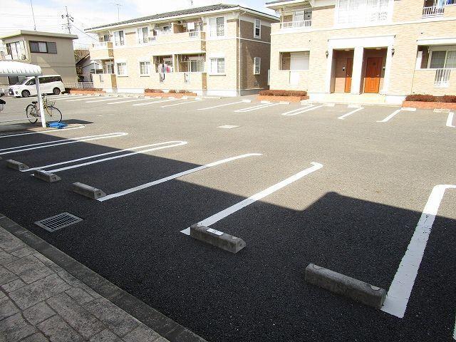 ポライトリーＤ（202） 駐車場