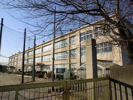 酒門小学校：550m