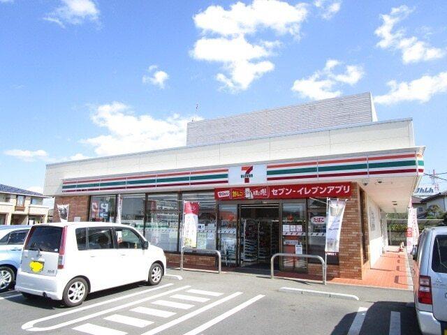 セブンイレブン：800m
