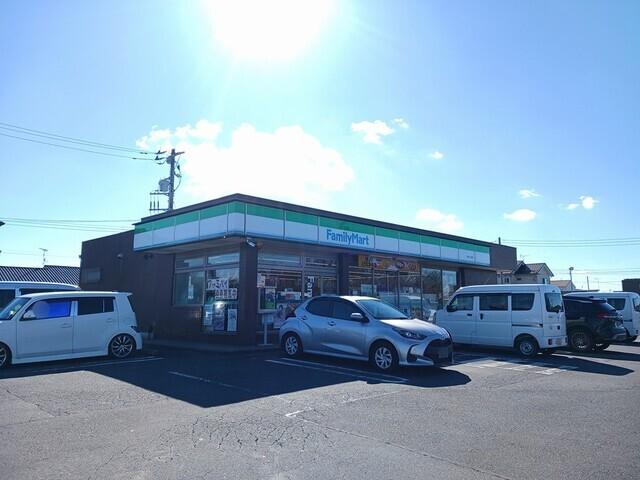 ファミリーマート　小吹店：850m
