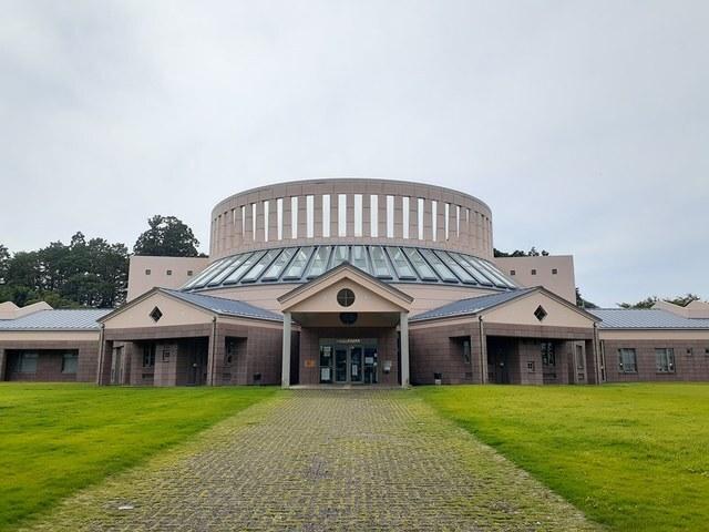 西部図書館：1300m