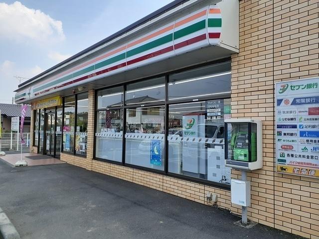セブンイレブン友部旭平店：324m