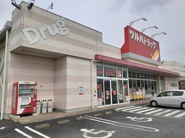 ツルハドラッグ友部店：403m