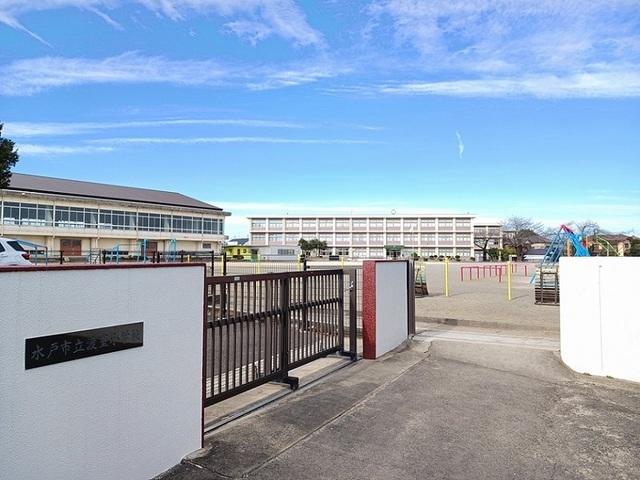 渡里小学校：700m