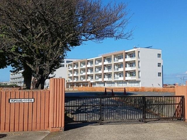 見川小学校：500m