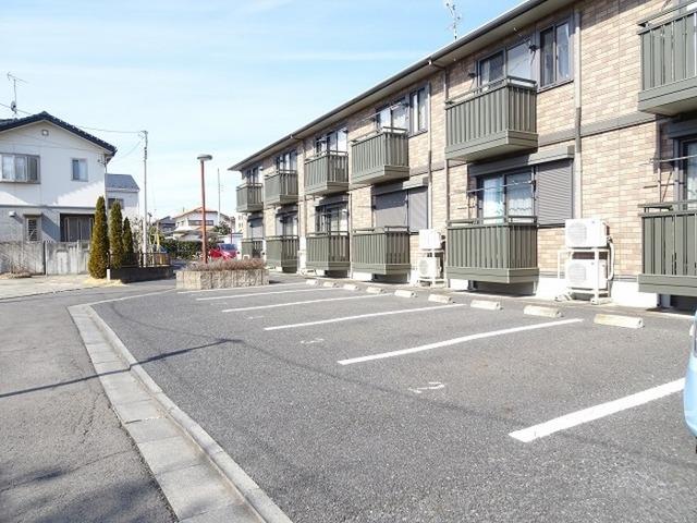 グランドゥール（205） 駐車場