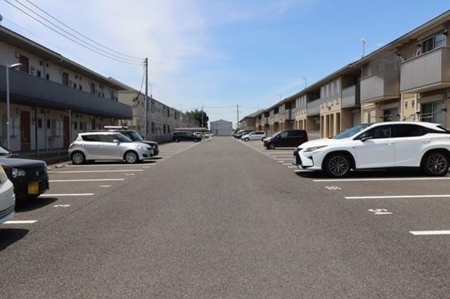 ティアラ　Ｅ（103） 駐車場