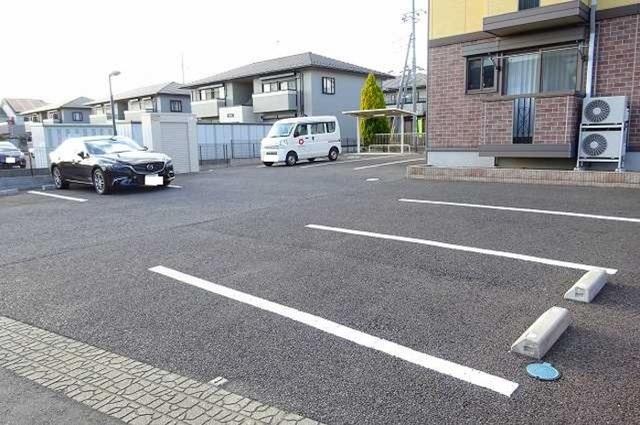 アプリコット（205） 駐車場