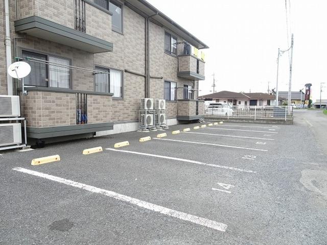 ウィルモアefu　B棟（202） 駐車場