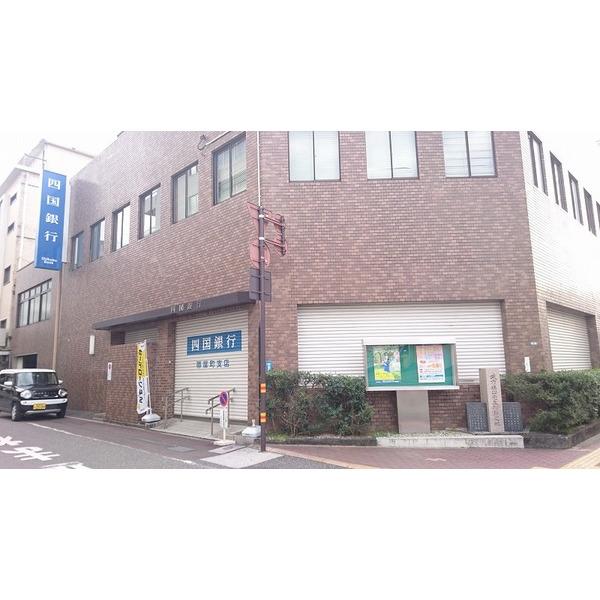 高知銀行帯屋町支店：613m