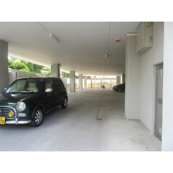 メゾンレーヴ潮江（404） 駐車場