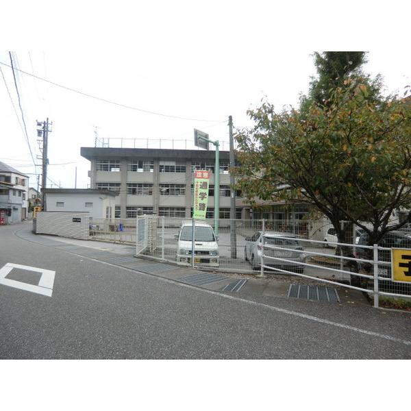 高知市立一宮小学校：978m