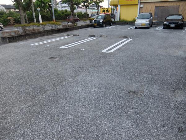 シャーメゾン比島B棟（B103） 駐車場