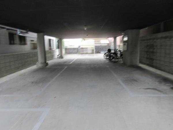 ストーク天神（303） 駐車場