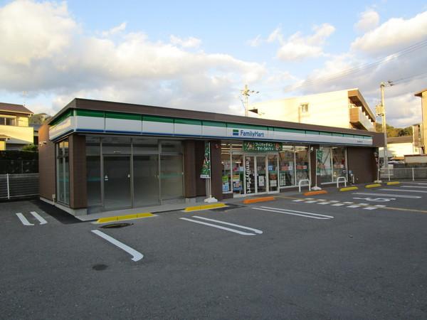 ファミリーマート高知東秦泉寺店：128m