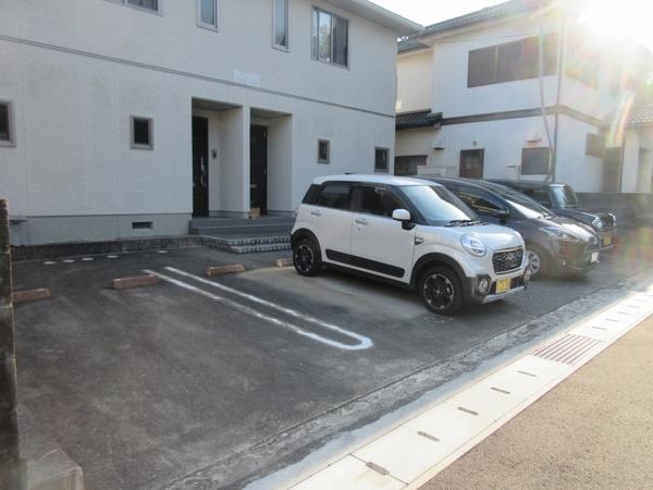 ベルセ福井（101） 駐車場