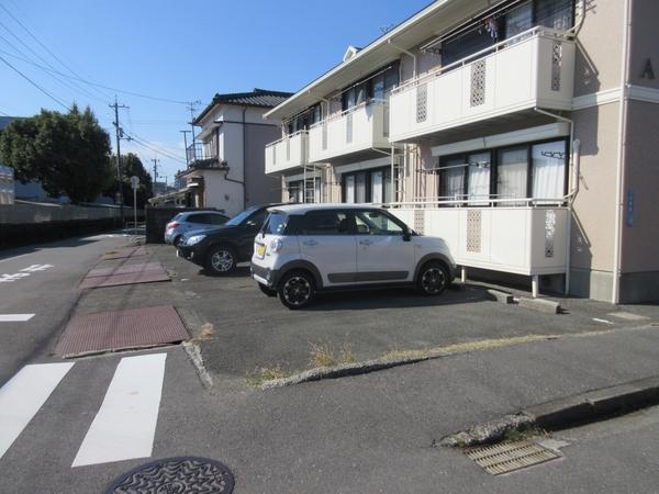 ハウスOZ　A棟（A102） 駐車場