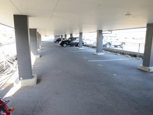 アバイド（411） 駐車場