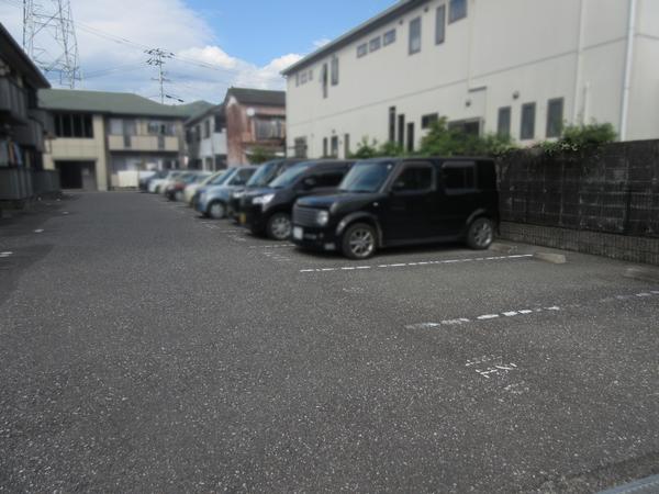 シャーメゾン愛宕山B棟（B101） 駐車場